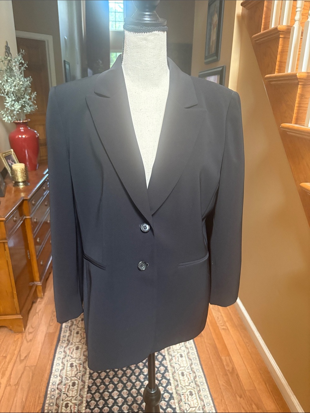 Tahari Arthur S Levine Women's Black Blazer